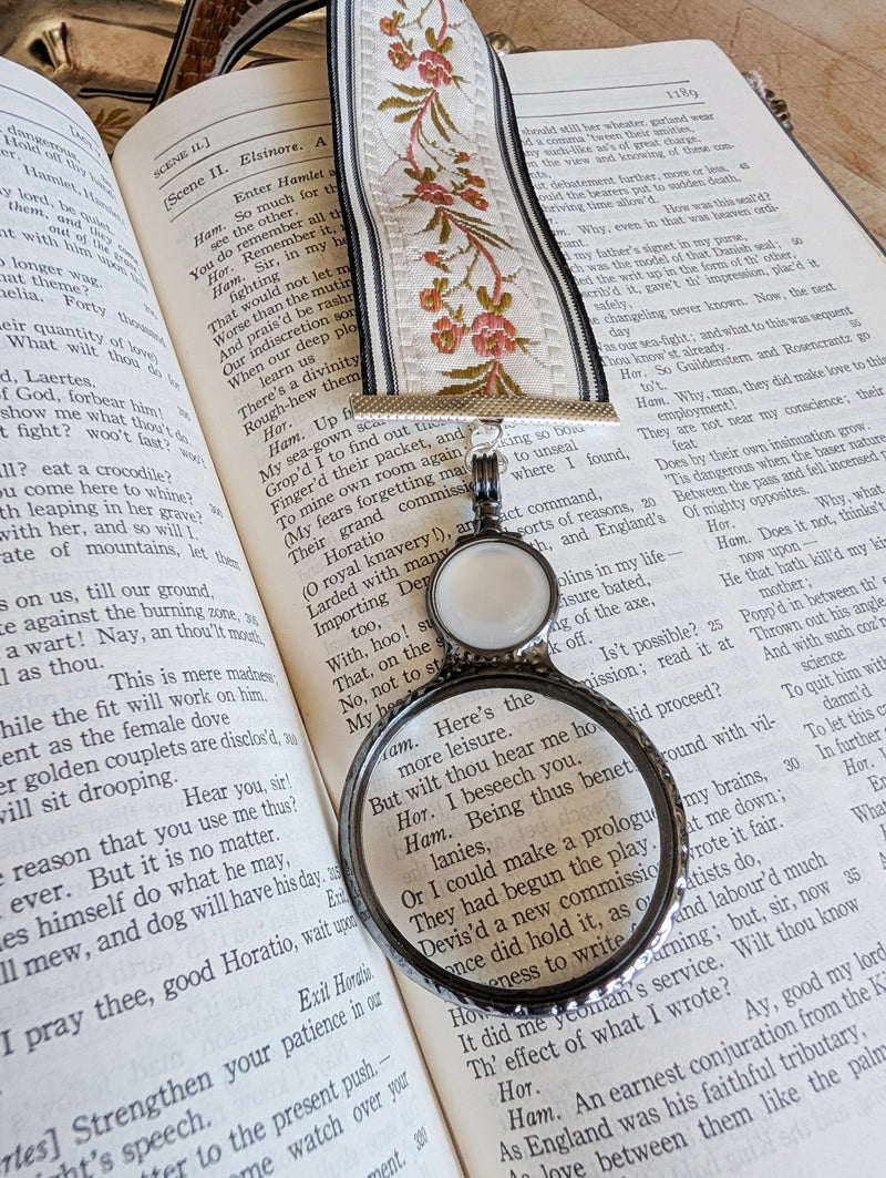 Vintage Reader’s Magnifying Bookmark - Art Department LLC